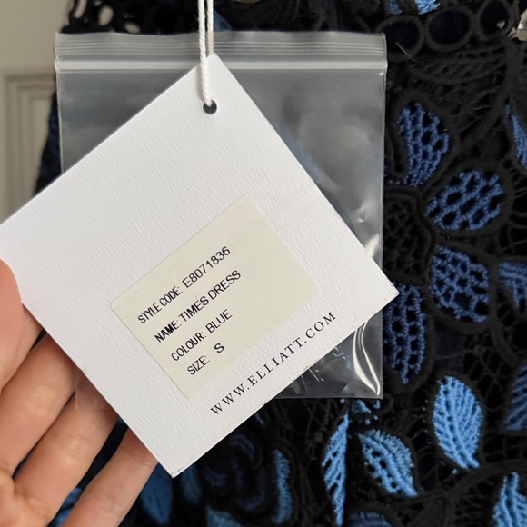 NWT Elliatt Blue and Black Floral Lace Dress - Picture 4 of 8